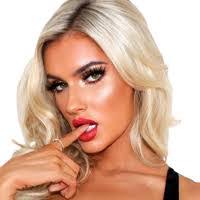 Mariah Mae's Instagram, Twitter & Facebook