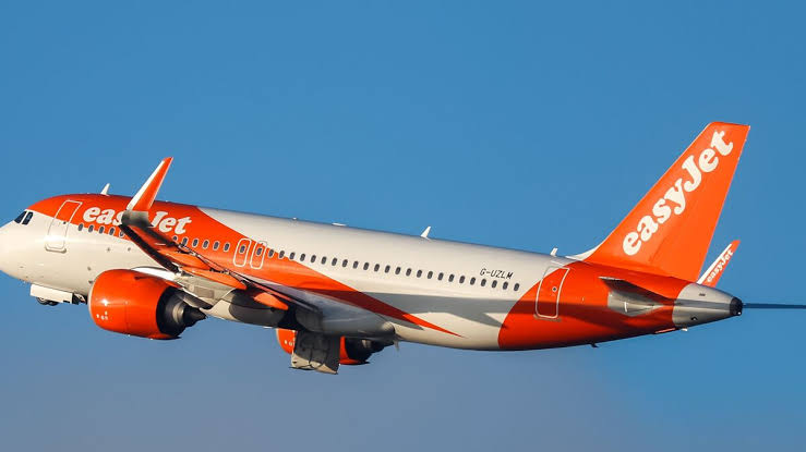 Easyjet flight forced to make emergency landing in UK city | UK | News |  Express.co.uk