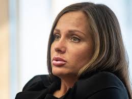 Ich schreib' direkt ein Buch": SEK rückt bei Schwesta Ewa an