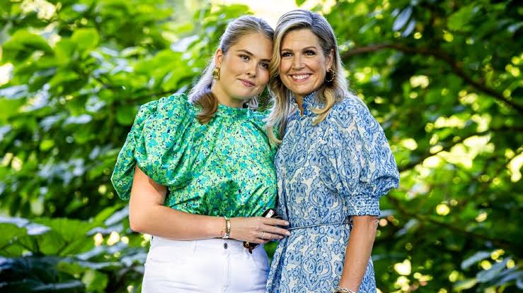 Máxima y Amalia de Holanda se inspiran en la reina Letizia con los trajes  vibrantes que dominan la primavera