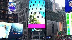 For new york city, digital billboards in times square typically will have a smaller duration of about 2 weeks but range from $10,000 to $22,000, and billboards in the popular soho district of manhattan can cost about $18,000 to $30,000 freeway billboards cost more to rent than state highway billboards, because more traffic equals more impressions. Times Square Billboards Live Hd Webcam Ny Usa