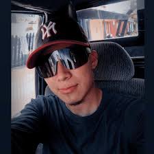 Nuevo Album 💉 . Llegué de @tumarazul y me hice otro shoot 📸 en la cocina  🤣✌🏽 Los Amo muchooo