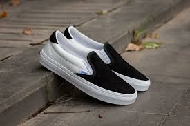 Black And White Slip Ons Vans Vans Vault Og Slip On 59 Lx One Foot On 17ss Kanye Black White C329 Skate Shoes Vans White Slip On Vans Vans Classic Slip On Sneaker Vans