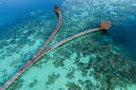 Gunung ini juga sering digunakan sebagai lokasi untuk mendaki oleh para wisatawan mancanegara. 7 Surga Alam Indonesia Yang Lebih Indah Dari Maldives