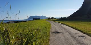 The town is the commercial and administrative centre of ulstein and as such, ulsteinvik contains 74% of the municipality's population. Flo Skolma Mosvarden Ulsteinvik