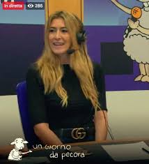 Annalisa chirico è una giornalista e scrittrice italiana, presidente del movimento fino a prova contraria, tra i cui membri spiccano personaggi illustri come giulio tremonti e marco tronchetti. Annalisa Chirico Vado A Letto Solo Con Gli Italiani Sono Innamorata Ma Single