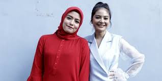 You can streaming and down. Ngaku Ada Konflik Tika Dan Tiwi Sempat Marahan Saat T2 Bubar Kapanlagi Com