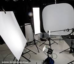 Diy Shooting Table To Shoot On White Shooting Table On Clear Plexiglass Product Studio Lighting Setups Photography Lighting Setup White Background Photography