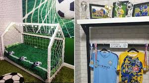 Super angebote für soccer 6 10 hier im preisvergleich. Mum Creates Incredible Football Themed Bedroom For Eight Year Old Son Metro News
