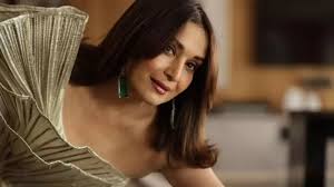 Did you know Madhuri Dixit Nene once packed a pile of theplas for US flight