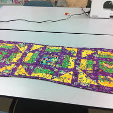 Quilted Mardi Gras Table Runner Mardi Gras Quilting Projects Quilt Patterns