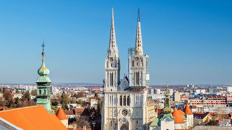 Zagrebačka Katedrala | Neogotička sakralna građevina i majka svih crkava u  zagrebačkoj nadbiskupiji