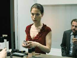 Du möchtest anderen deine persönliche meinung mitteilen? Gotz Spielmann Zeigt Oktober November Mit Nora Von Waldstatten Der Spiegel