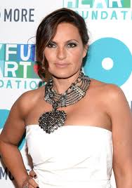 Mariska Hargitay Silver Statement Necklace Mariska Hargitay Jewelry Looks Stylebistro
