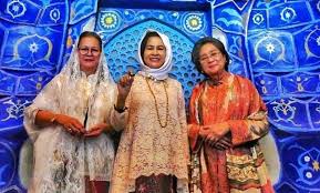 Beliau menikah dengan rasulullah setelah suaminya, abu salamah, meninggal karena terluka dalam perang. Nama Lengkap 3 Anak Bung Hatta Beserta Artinya