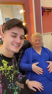 Donna Benzinaia: Pompa di Benzina o Peretta?