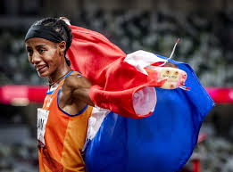 In de finale 1500 meter voor meisjes b (nederlandse kampioenschappen junioren ab te emmeloord 2018) heeft yasmine de bronzen medaille veroverd en werd ellen vijfde. Zp5im0c 5ikmem