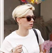 Learn how to care for blonde hairstyles and platinum before you bleach, look at celebrity hairstyles for blondes (reese witherspoon! Scarlett Johansson With Very Short Blonde Hair Shopping In Santa Monica Feb 2015 Celebmafia