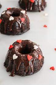 Valentine S Day Tablesetting With Mini Chocolate Bundt Cakes Recipe Mini Bundt Cakes Mini Cakes Chocolate Bundt Cake