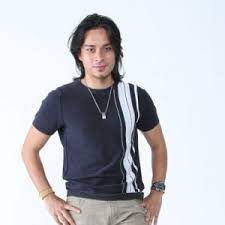 Lahir 21 julai 1985) merupakan seorang pelakon lelaki malaysia. Biodata Gambit Saifullah Hero Drama Shhh I Love You Azhan Co