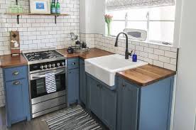 Harus diakui pada umumnya dapur tanpa kitchen set, adalah dapur dengan ukuran yang kecil dan tidak memungkinkan untuk ditambakan kitchen set. 11 Gambar Desain Dapur Sempit Inspirasi Terbaik Untuk Rumah Type 36 Rumah123 Com