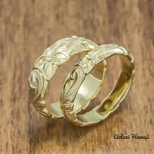 Gold Wedding Ring Set Of Traditional Hawaiian Hand Engraved 14k Yellow Gold Barrel Rings 4mm 6mm Width Hawaiian Wedding Rings Wedding Rings Sets Gold Wedding Ring Sets