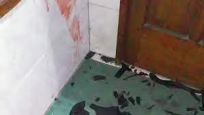 Korbannya sempat dipukul sampai tulangnya retak. Perusak Musala Di Jatinegara Berdarah Darah Terkena Pecahan Kaca