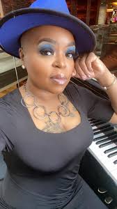 5pm downbeat here at M Resort Spa Casino #playTymara This hat tho 💙