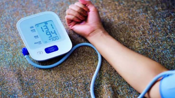 हर 10 में से 7 व्यक्ति हाई बीपी का शिकार, लाइफस्टाइल में सुधार बचा सकता है बड़े खतरे से