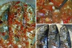 Ikan Kembung Kukus Air Asam Pedas Bila ikan dah masak dan semua bahan tadi sudah layu tuangkan jus limau, garam dan perasa serbuk. ikan kembung kukus air asam pedas