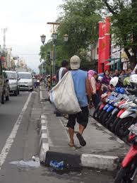 Jika anda ingin mengetahui cara menjadi orang yang dingin dan cuek, kamini akan memberikan tipsnya di bawah ini Sudah Tepat Sasarankah Memberi Sedekah Di Jalanan Kompasiana Com