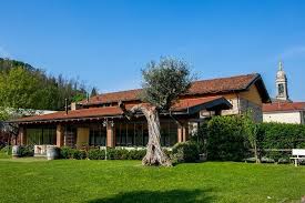 La chiesetta di sant'alessandro era ancora inclusa nei fabbricati acquisiti da villasanta, tanto che negli anni '90 il comune ne fece dono alla parrocchia di santa anastasia. Ristorante Dell Agriturismo Sant Alessandro Albano Sant Alessandro Menu Preise Restaurant Bewertungen Tripadvisor