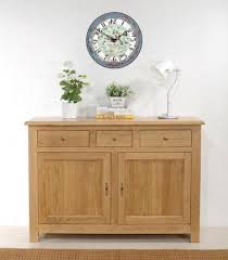 Acacia, chêne, hévéa, teck, manguier et en bambou ou rotin sauront remettre de l'ordre à votre intérieur tout en gardant une fonction décorative. Buffet 2 Portes Amandine Realisee En Chene Massif De Style Campagnard