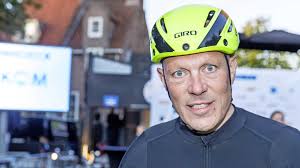 Oud-wielrenner Gert Jakobs vraagt vriendin ten huwelijk op tv