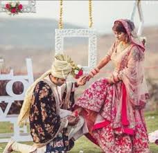 To make your clients' wedding shoot fun and special, have the bride cover the groom's eyes just before the big reveal. Memorable Wedding Photography Poses For An Indian Couple