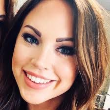 Amanda Heinle's Instagram, Twitter & Facebook