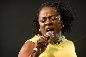 Sharon Jones, powerful soul singer with throwback style, dies at 60