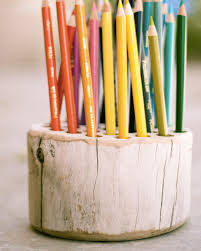 Un Pot A Crayons Diy Dans Un Rondin De Bois Shake My Blog