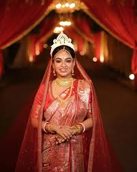 Perfect Bengali Bridal Look ♥️ 📸 @parthasarathi_photography H&M  @makeup_abhijithchanda . . #makeupbyabhijitchanda #kolkata #india #trending  #makeupartist #shineout #bridalmakeup #makeupoftheday #makeuponpoint  #bengalibride #bridesofindia #bengalibride