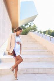 How To Stay Chic When You Are Expecting Fashionsy Com Outfits Schwangere Mode Mode Outfits Frauen Schwangerschafts Outfits