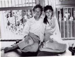 Learn more about her activism and political career. Aung San Suu Kyi Ein Leben Fur Demokratie Konflikt Kampf Und Krieg