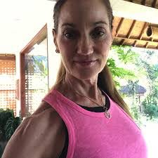 Lynn Light's Instagram, Twitter & Facebook