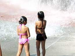 Candid girls  fountain (2).JPG @iMGSRC.RU
