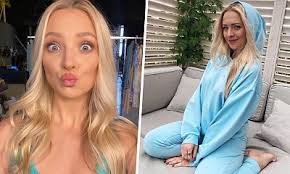 She is married to rafal szatan. S6lkii Fdvpavm