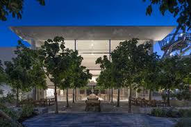 Apple aventura is the second store in the miami area built with a private boardroom, following downtown's apple brickell city centre. Foster Partners And Apple Complete Apple Aventura