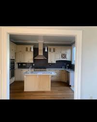 Swipe for the before ✨ This light kitchen remodel was the first change we  made to our house after moving in. We kept the traditional-style cabinets  (which we love) and had them