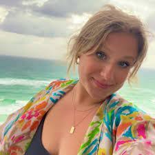 Madeline Doss's Instagram, Twitter & Facebook