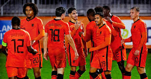 In de selectie van jong oranje zijn negen debutanten opgenomen door bondscoach erwin van de looi. Tegen Deze Landen Speelt Jong Oranje Volgend Jaar Op Het Ek Nederlands Voetbal Ad Nl