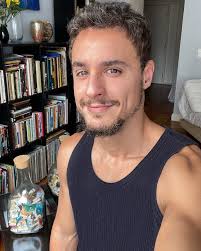 É bom demais fazer o que a gente gosta, né? Já já tem novidade chegando!  🙏💚 Palpites? Quero ver quem acerta! #bomdia #buenosdias #picoftheday  #moodoftheday #manhã #positividade #positivity