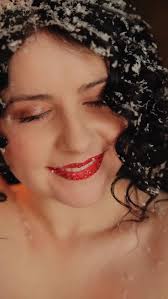 автор: VIRA VIRNA. А хороші дівчата нарешті зрозуміли що себе цінувати  треба більше ніж будь кого. Жертви ніхто ніколи не оцінить тай чи вартує  воно того Хороші дівчата вдосталь наплакались рятуючи всіх